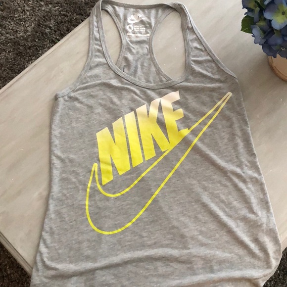 Nike medium women’s tank - Picture 1 of 1